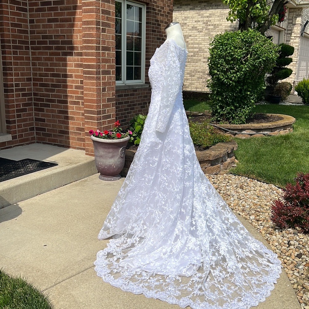 Off shoulder wedding dress white lace floral appliqués with train rhinestone
